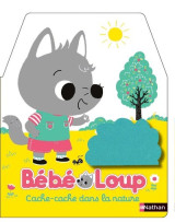 Bébé loup cache-cache dans la nature