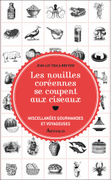 Les nouilles coréennes se coupent aux ciseaux