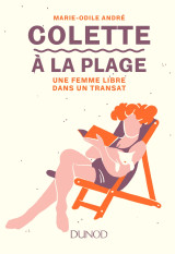 Colette à la plage - une femme libre dans un transat